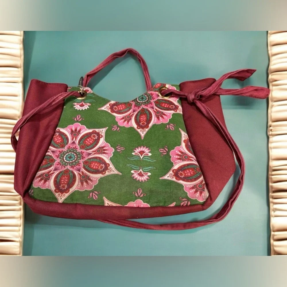Floral Green and Burgundy Women's lunch Bag tote 15x10in